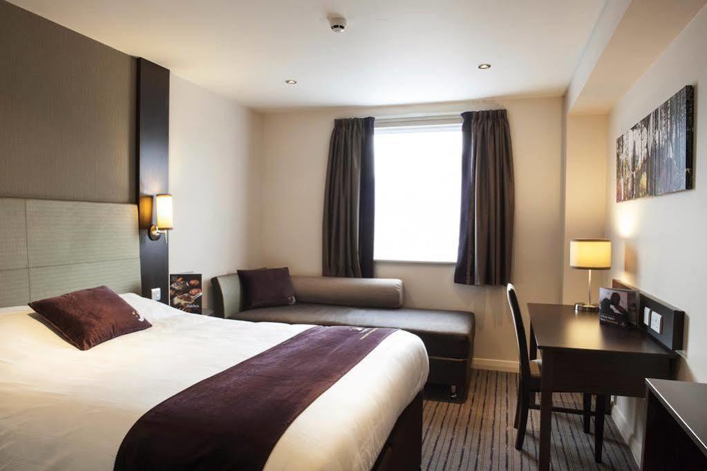 Premier Inn Premier Inn York South West ภายนอก รูปภาพ