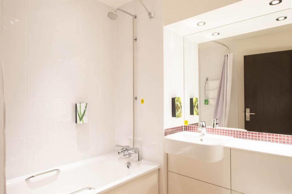 Premier Inn Premier Inn York South West ภายนอก รูปภาพ
